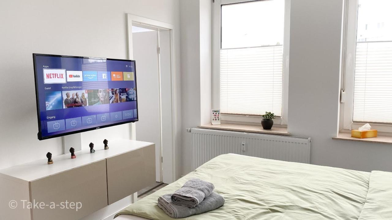 Qonroom - As Individual As You Minden  Luaran gambar