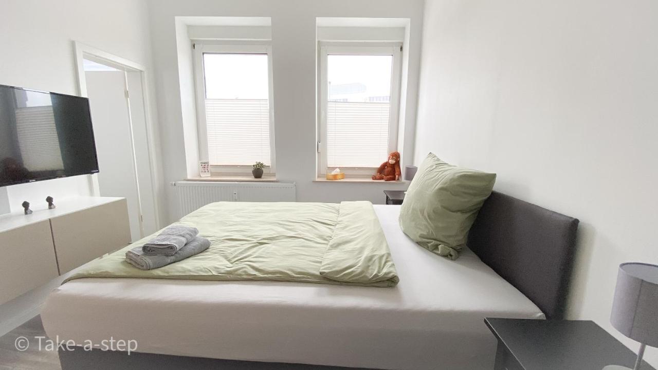 Qonroom - As Individual As You Minden  Luaran gambar