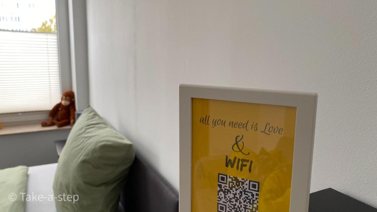 Qonroom - As Individual As You Minden  Luaran gambar