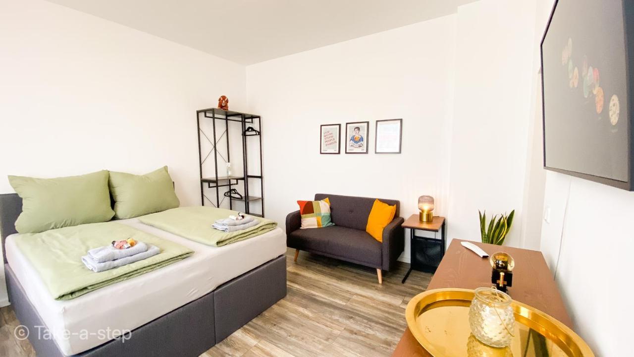 Qonroom - As Individual As You Minden  Luaran gambar